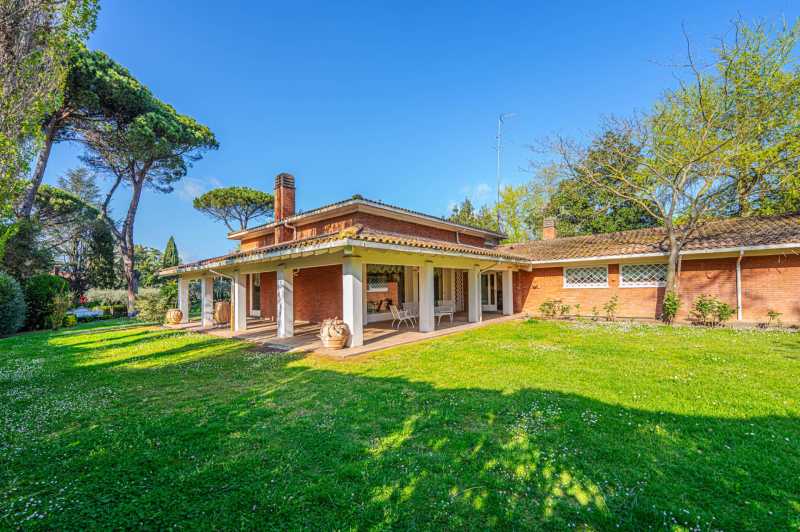 Роскошная вилла у гольф-поля в Ольджате