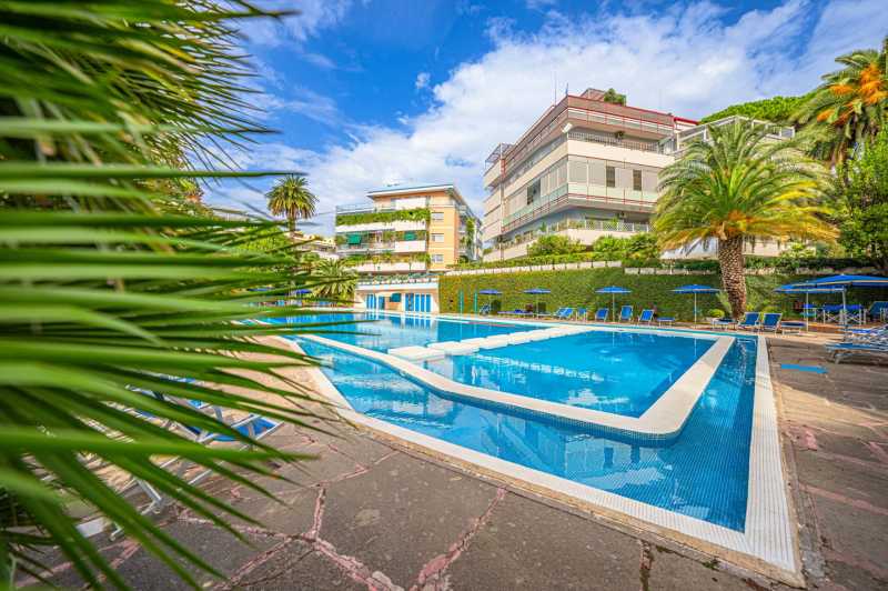 Роскошная квартира в Риме на продажу