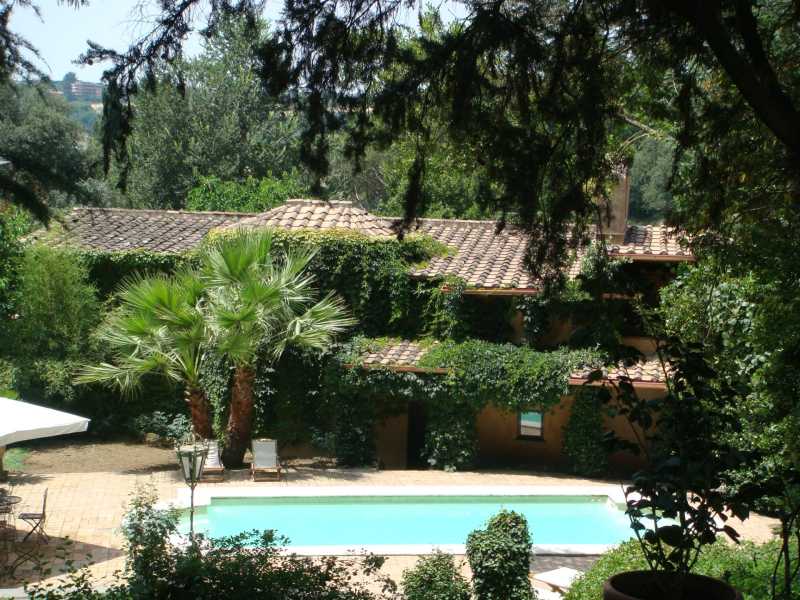 Историческая вилла в аренду в престижной резиденции в Риме